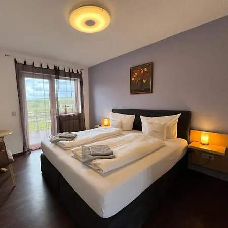Weingut Tiliahof Bed & Breakfast Brauneberg Exterior photo